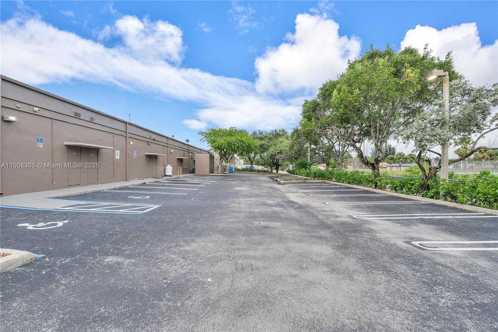 Small Image of 7891 WEST SAMPLE RD, Coral Springs Number 10