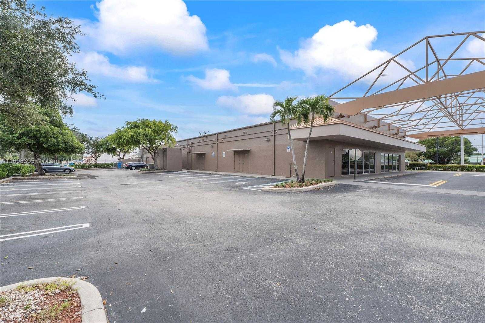 Small Image of 7891 WEST SAMPLE RD, Coral Springs Number 11
