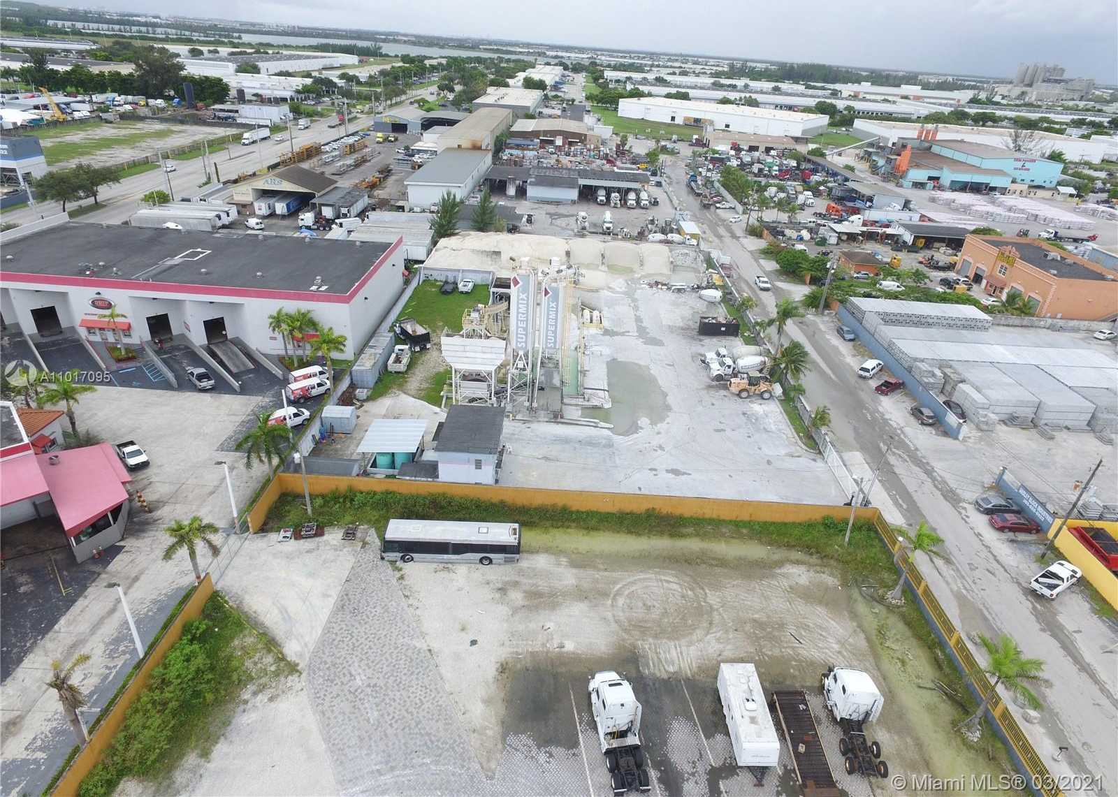 Small Image of 11650 NW South River Dr, Medley, FL 33178, USA Number 6