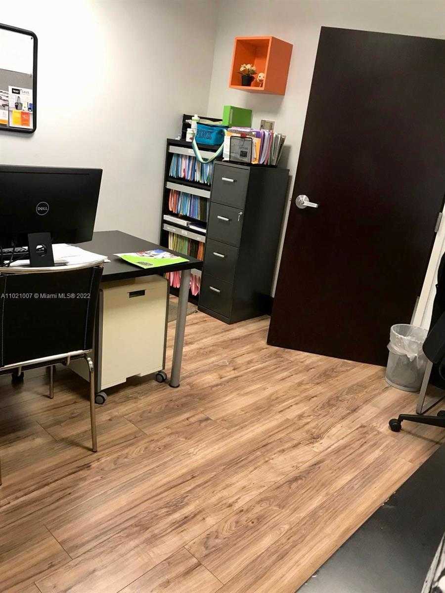 Small Image of 12550 BISCAYNE BLVD #206, North Miami Number 21