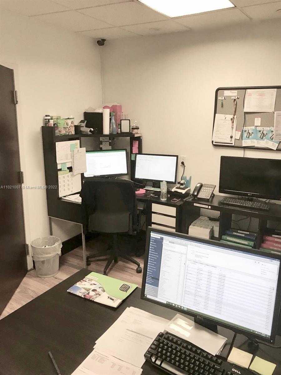 Small Image of 12550 BISCAYNE BLVD #206, North Miami Number 25