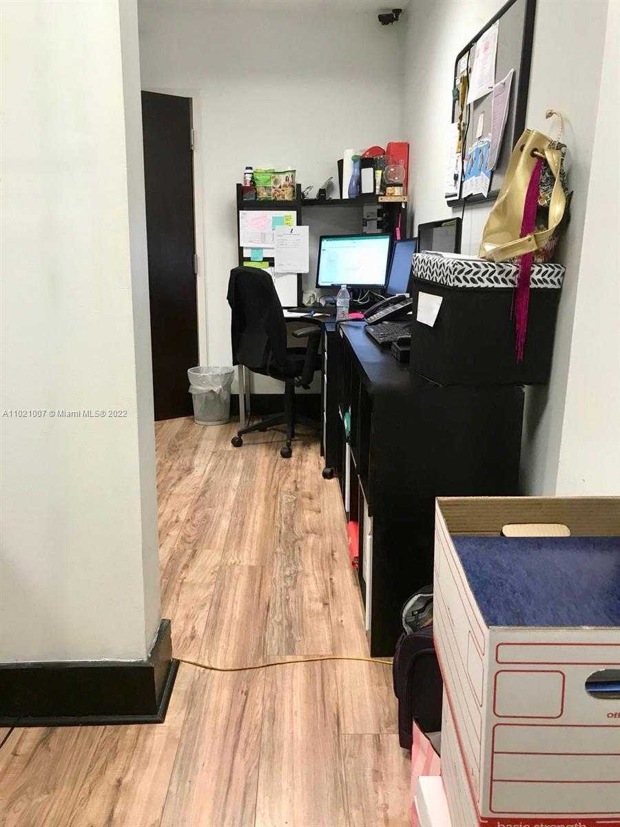 Small Image of 12550 BISCAYNE BLVD #206, North Miami Number 26
