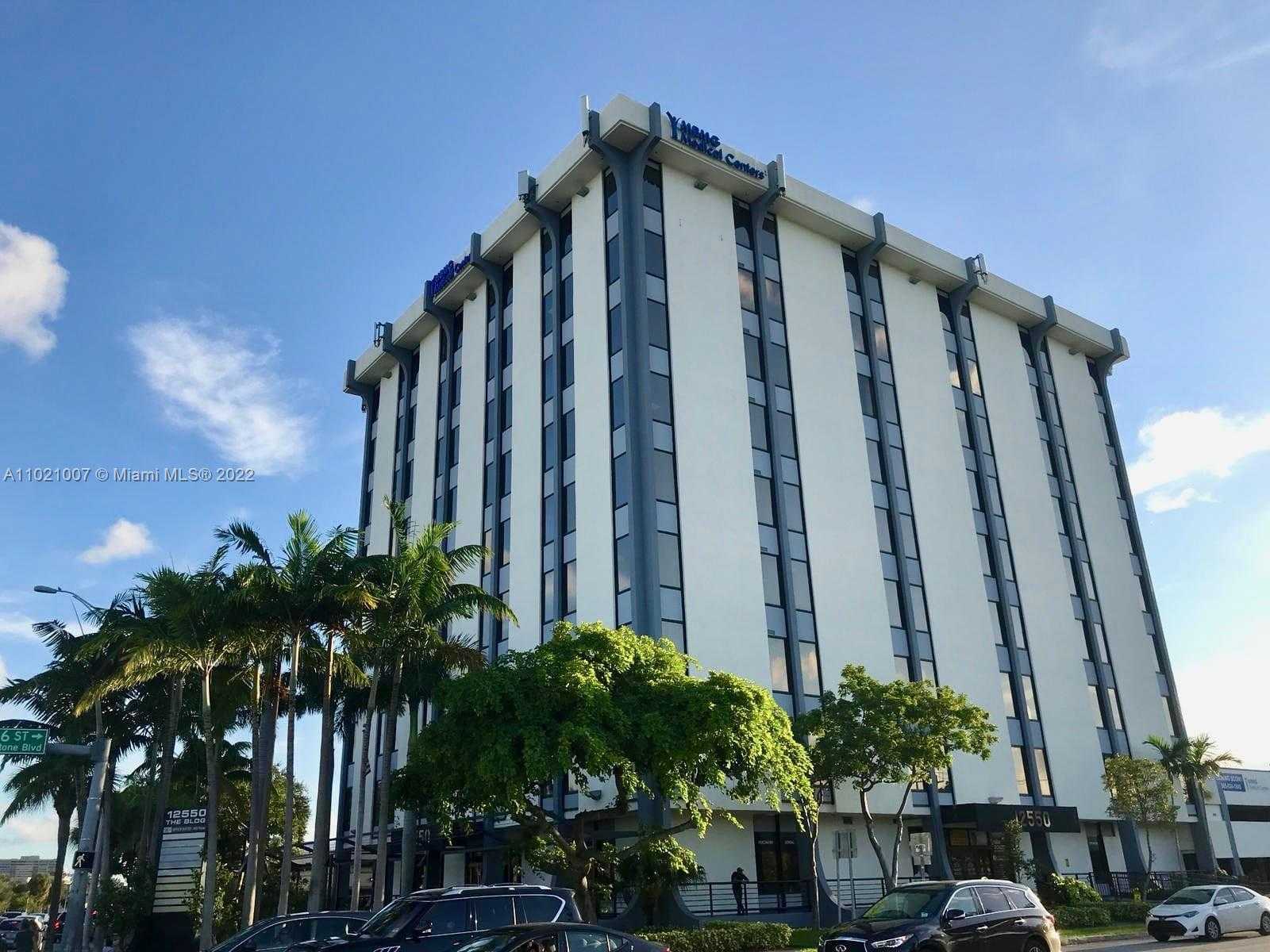 Small Image of 12550 BISCAYNE BLVD #206, North Miami Number 27