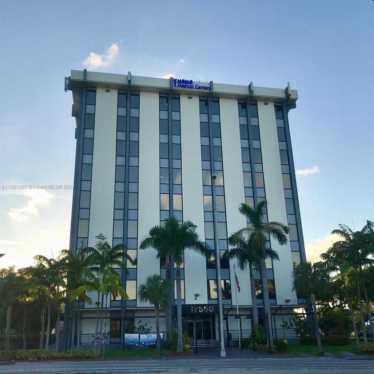 Small Image of 12550 BISCAYNE BLVD #206, North Miami Number 28