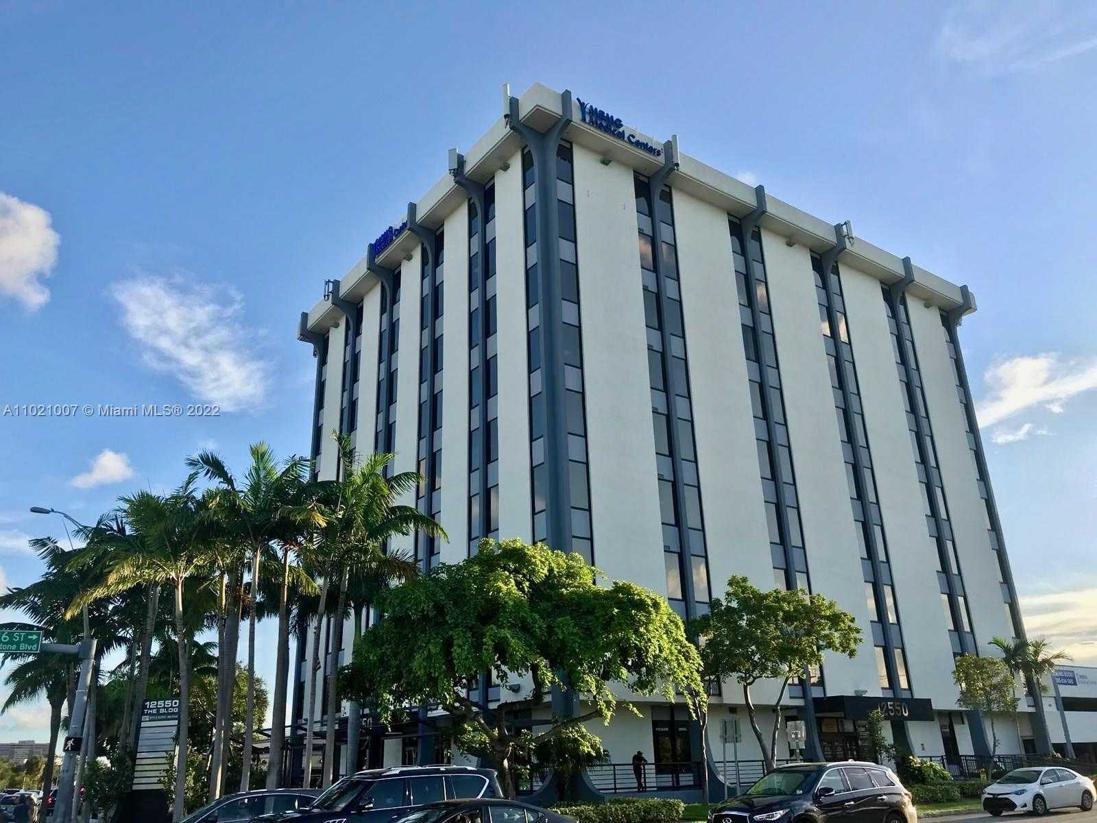 Small Image of 12550 BISCAYNE BLVD #206, North Miami Number 3