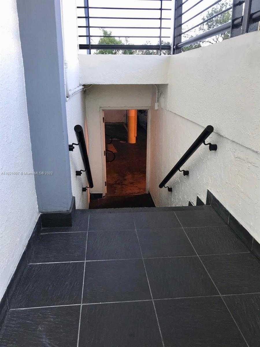 Small Image of 12550 BISCAYNE BLVD #206, North Miami Number 30
