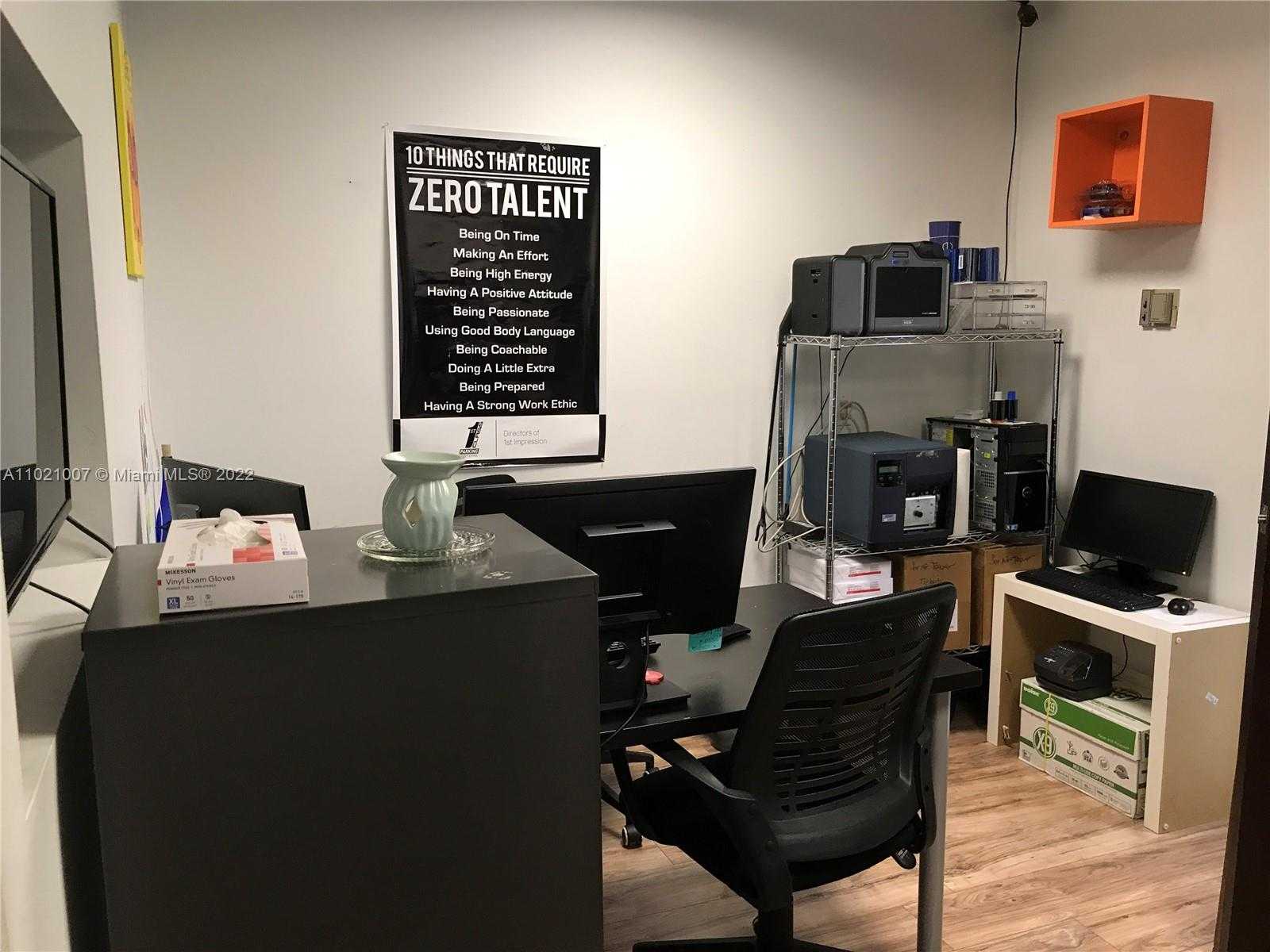 Small Image of 12550 BISCAYNE BLVD #206, North Miami Number 4