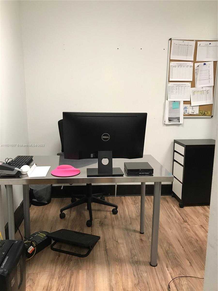 Small Image of 12550 BISCAYNE BLVD #206, North Miami Number 5