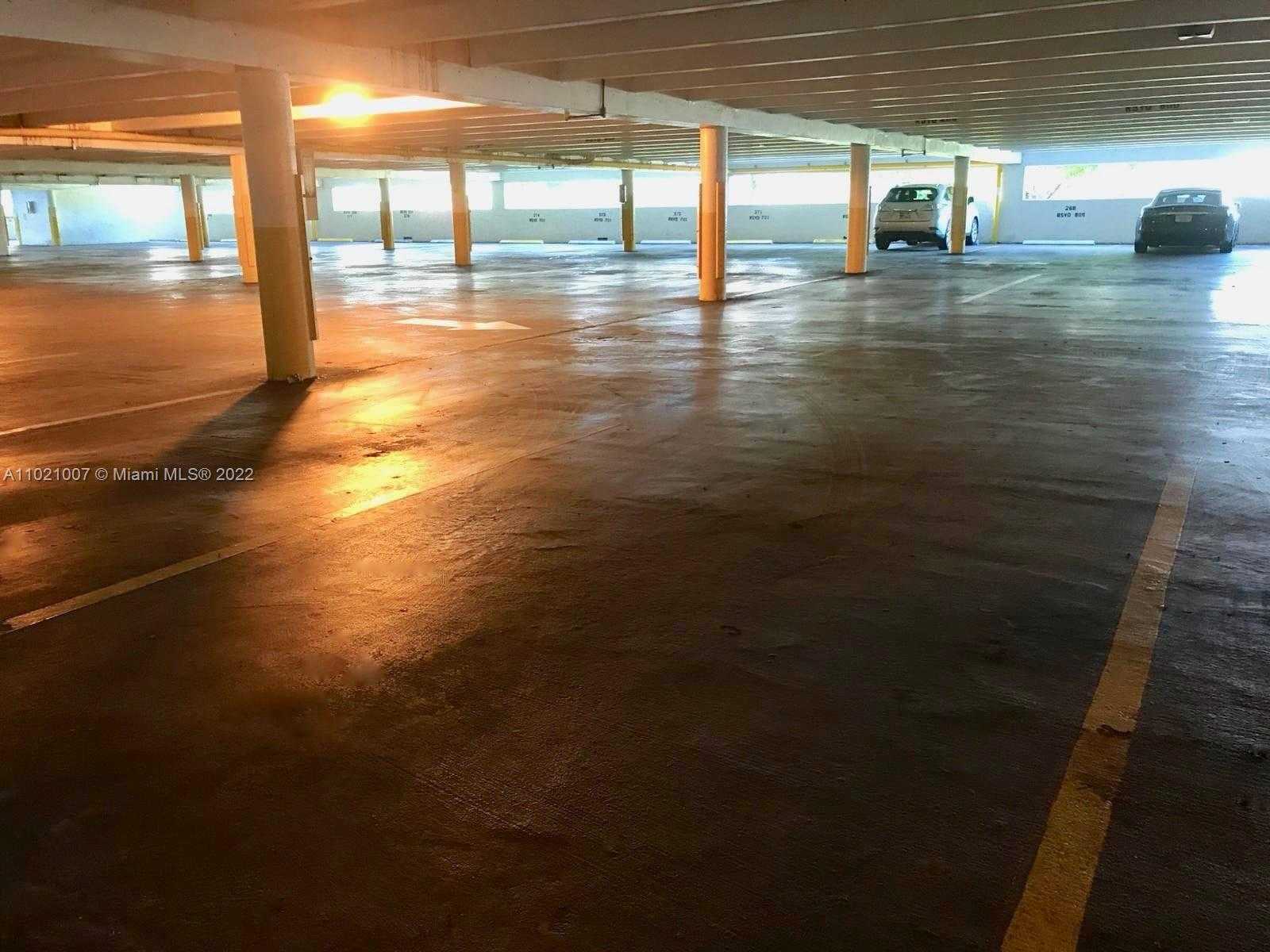 Small Image of 12550 BISCAYNE BLVD #206, North Miami Number 7
