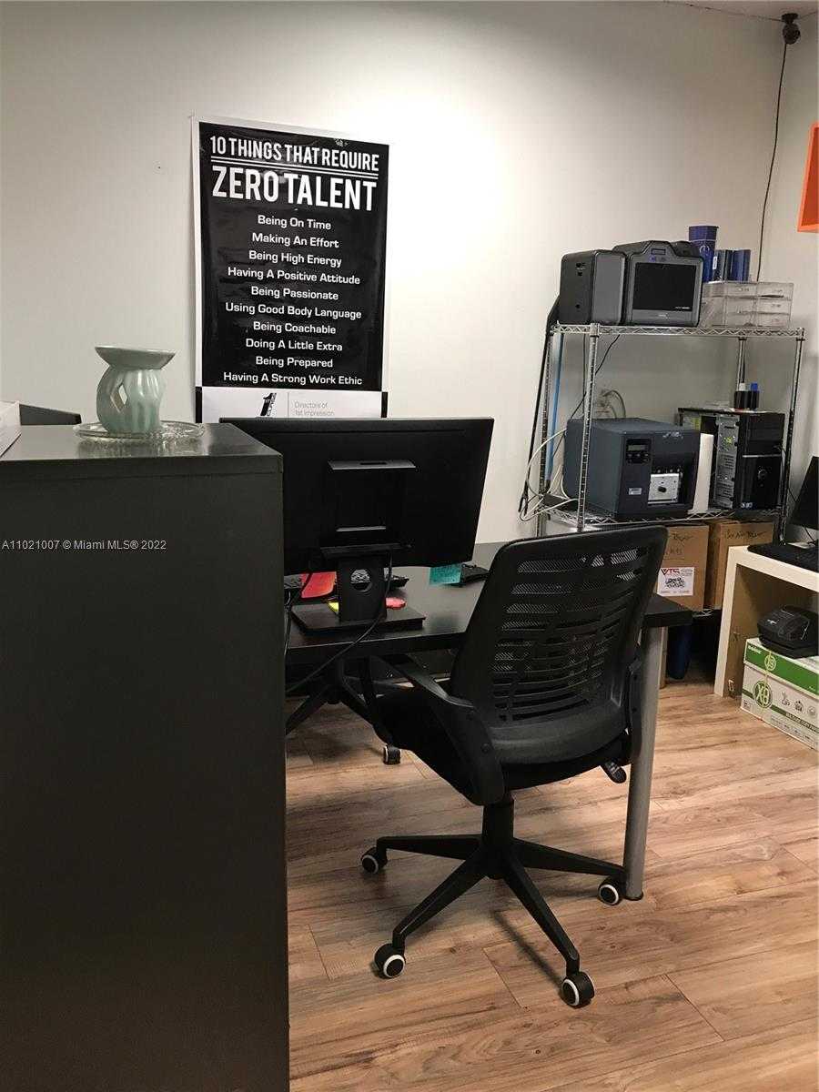 Small Image of 12550 BISCAYNE BLVD #206, North Miami Number 8