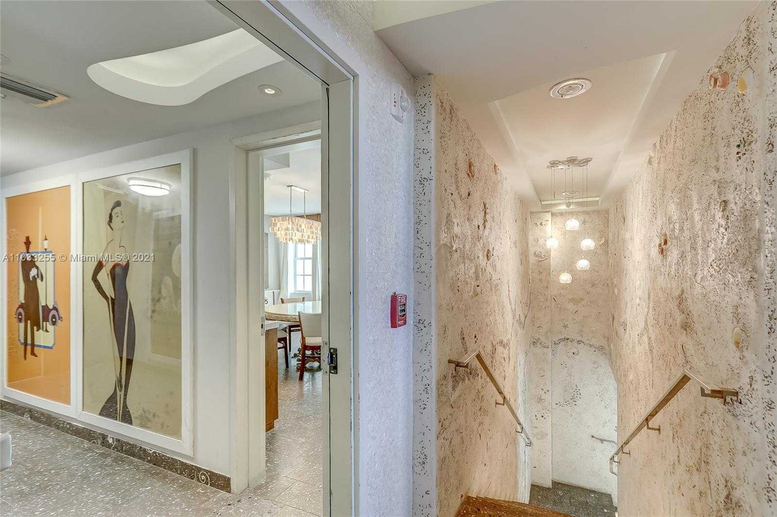 Small Image of 820 OCEAN DR, Miami Beach Number 11