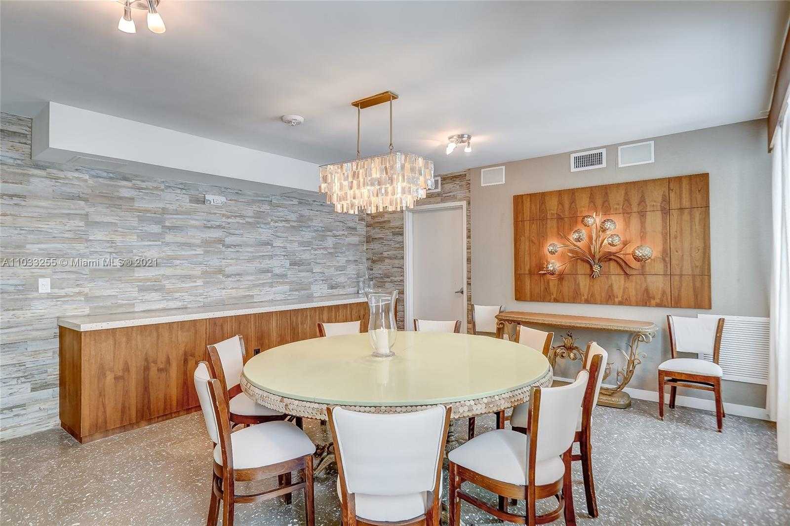 Small Image of 820 OCEAN DR, Miami Beach Number 13