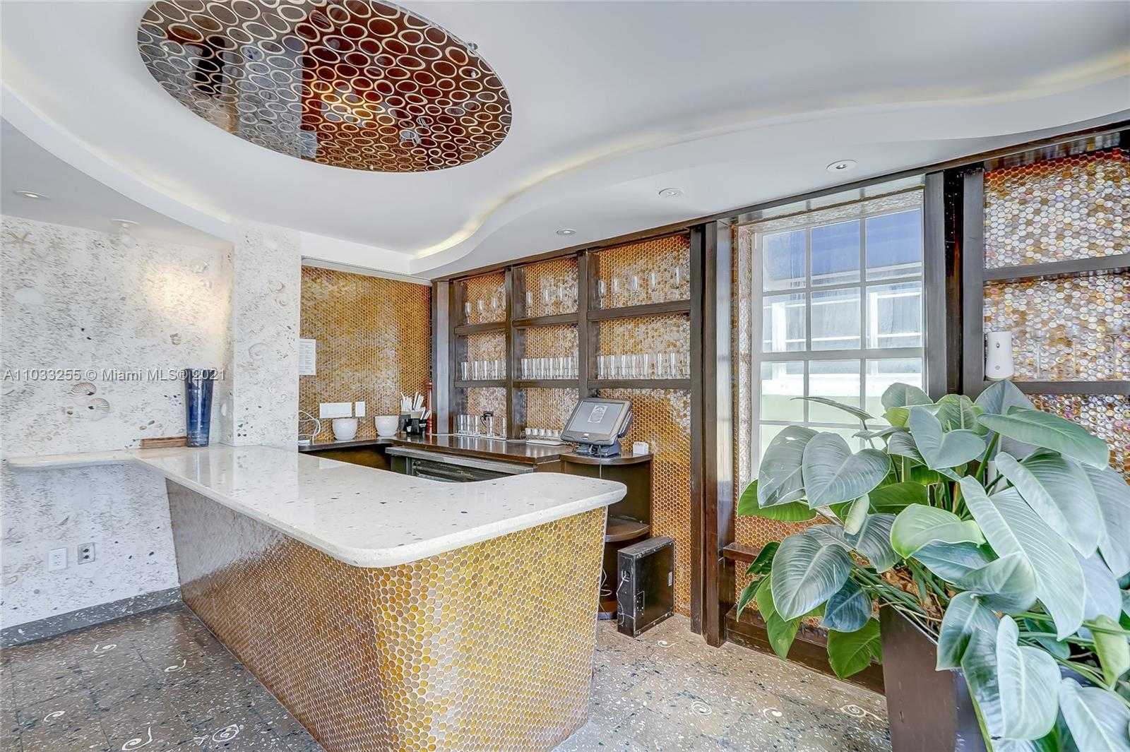 Small Image of 820 OCEAN DR, Miami Beach Number 16