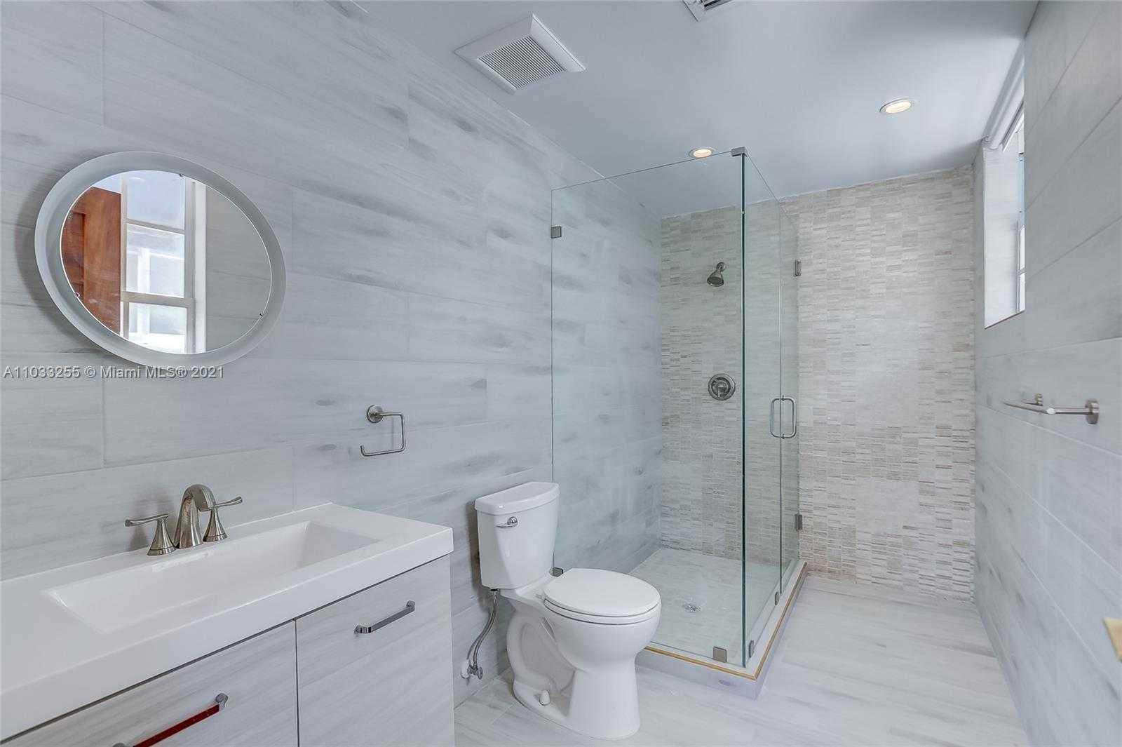 Small Image of 820 OCEAN DR, Miami Beach Number 19