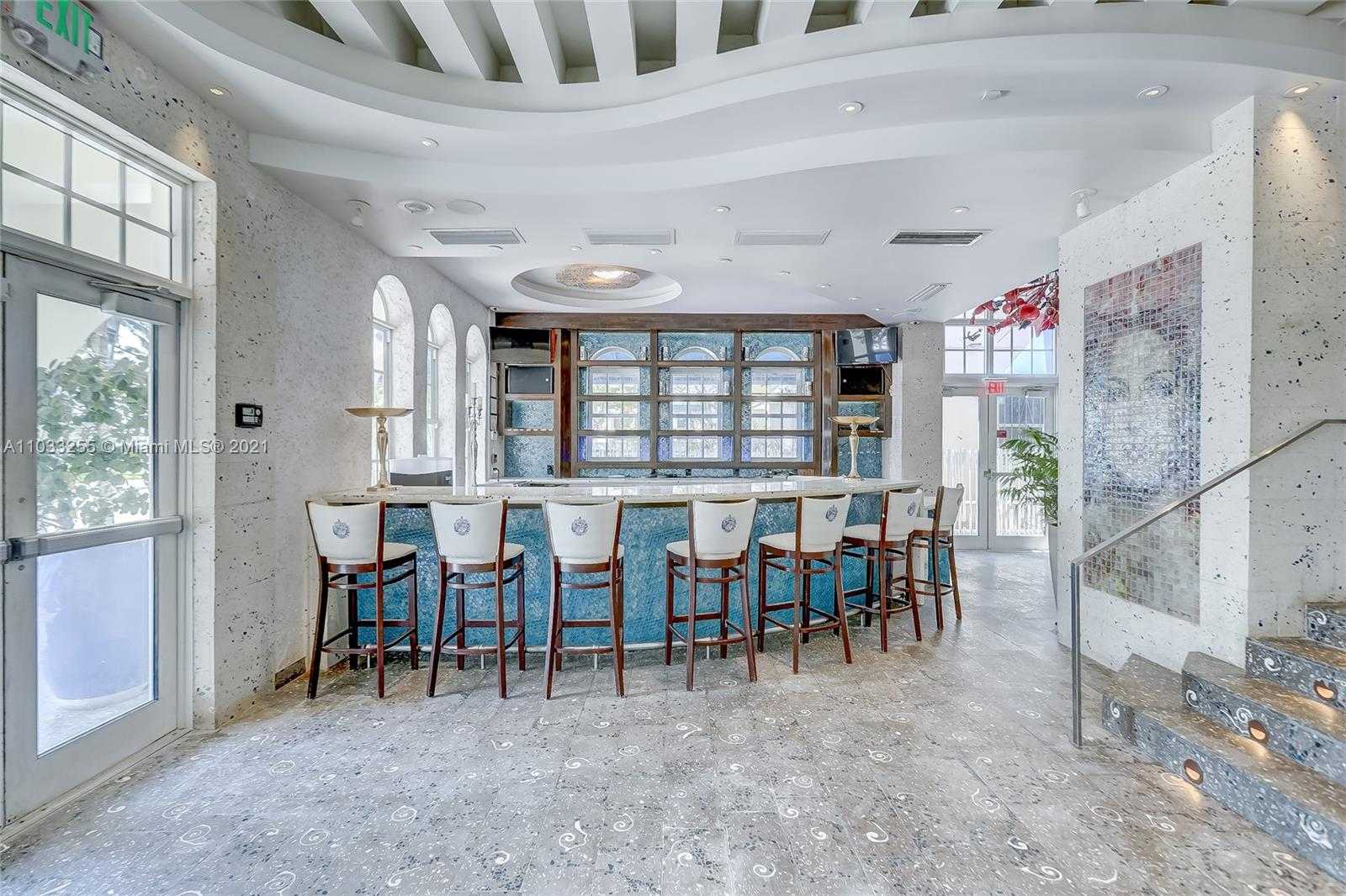 Small Image of 820 OCEAN DR, Miami Beach Number 2