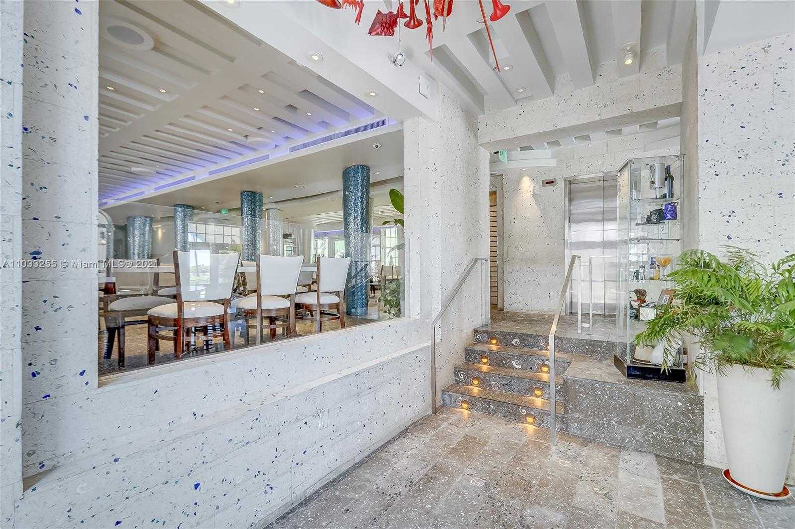 Small Image of 820 OCEAN DR, Miami Beach Number 4