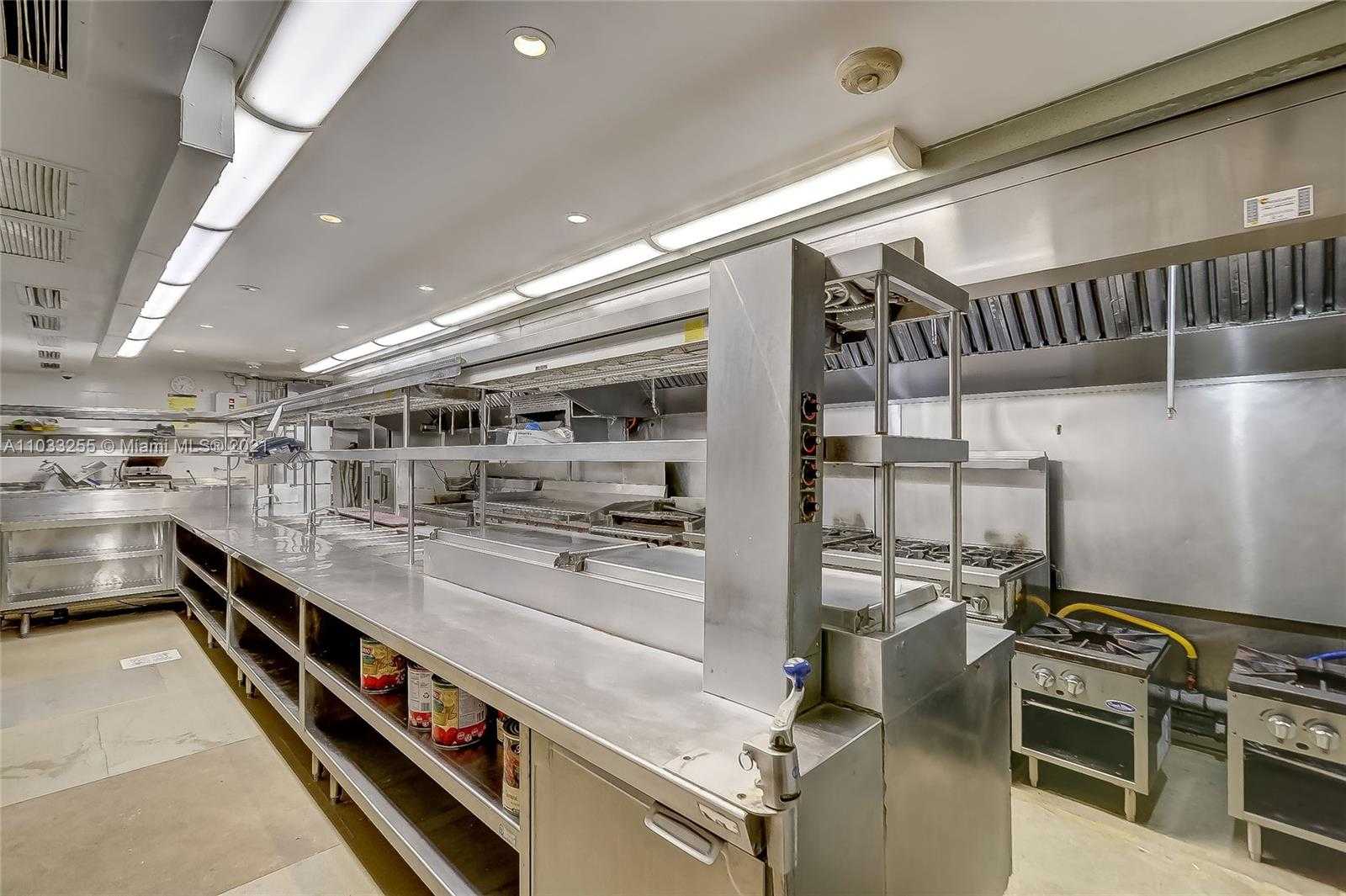 Small Image of 820 OCEAN DR, Miami Beach Number 41