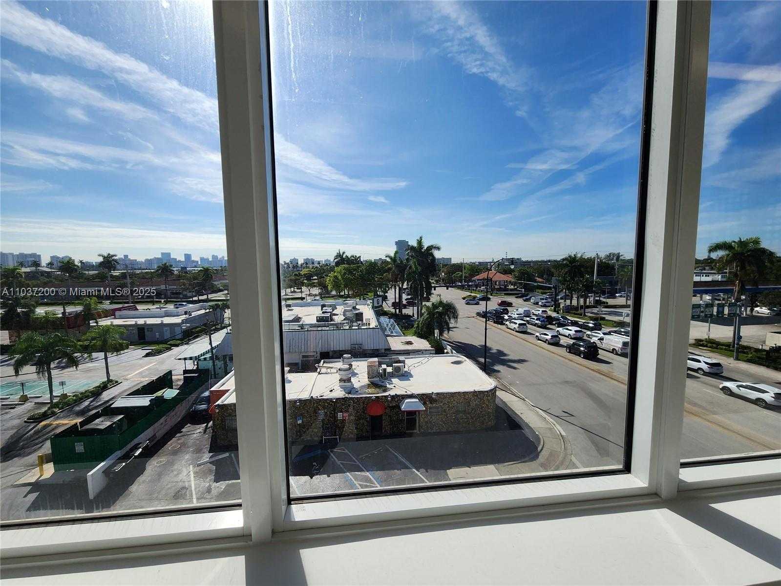 Small Image of 100 NORTH FEDERAL HWY, Hallandale Beach Number 4