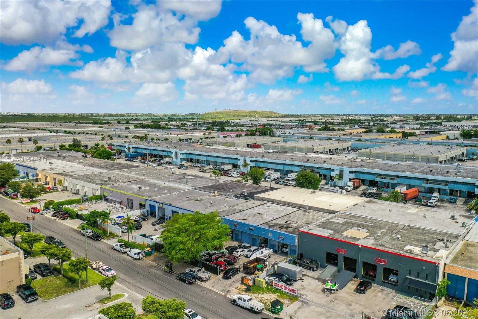 Small Image of 8027 NORTH WEST 66TH ST, Miami Number 10