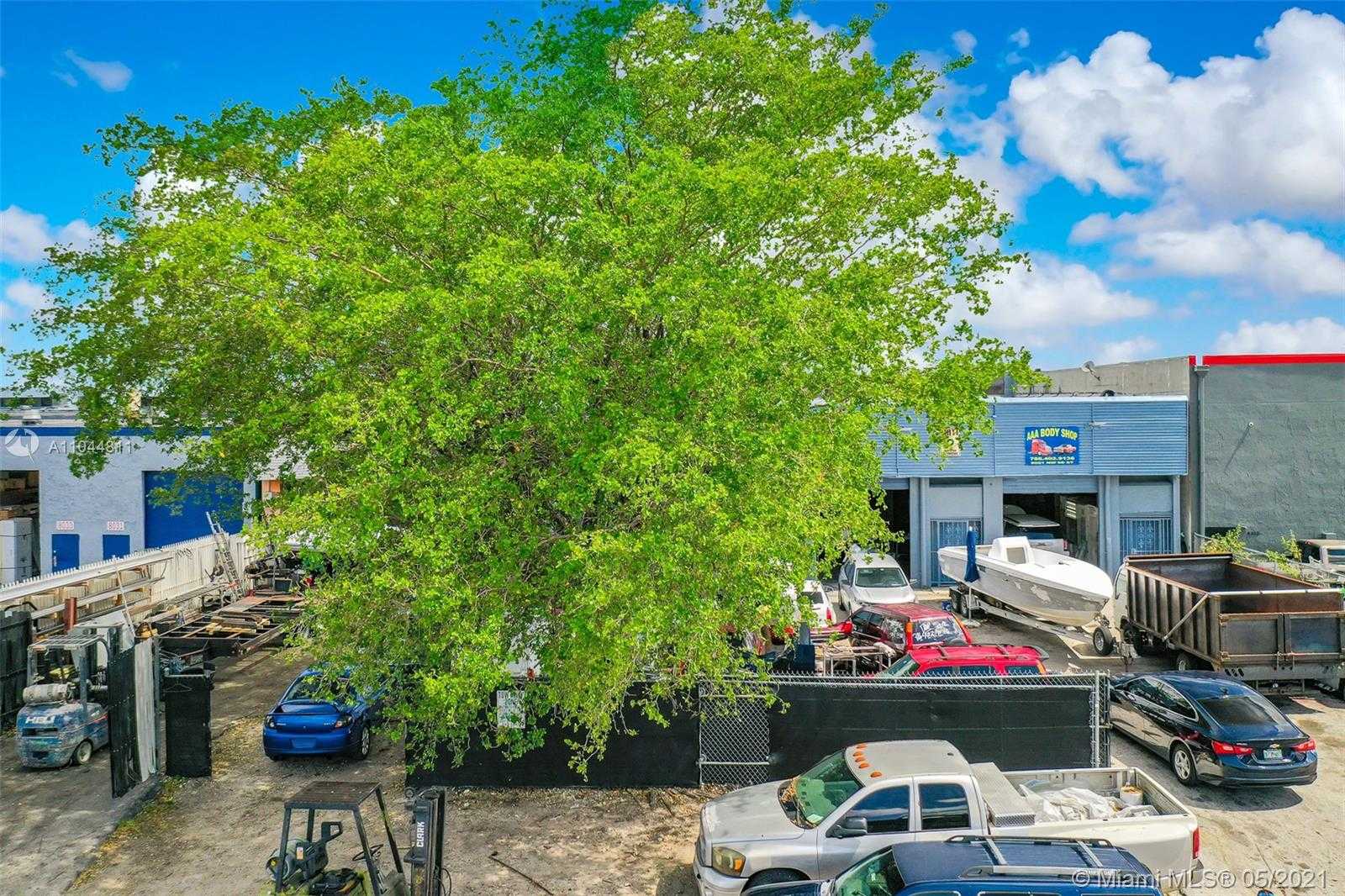 Small Image of 8027 NORTH WEST 66TH ST, Miami Number 3