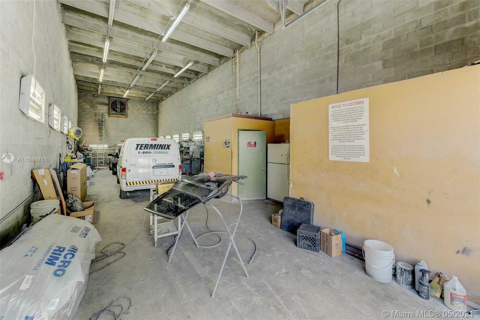 Small Image of 8027 NORTH WEST 66TH ST, Miami Number 30