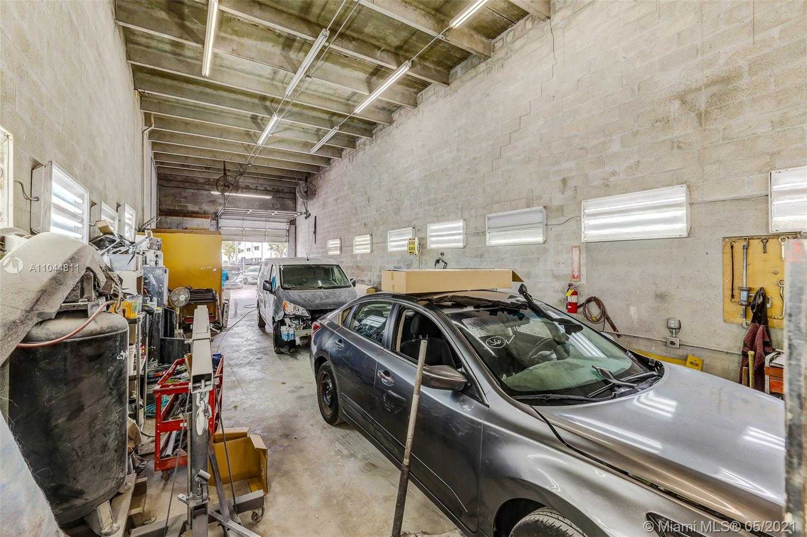 Small Image of 8027 NORTH WEST 66TH ST, Miami Number 35