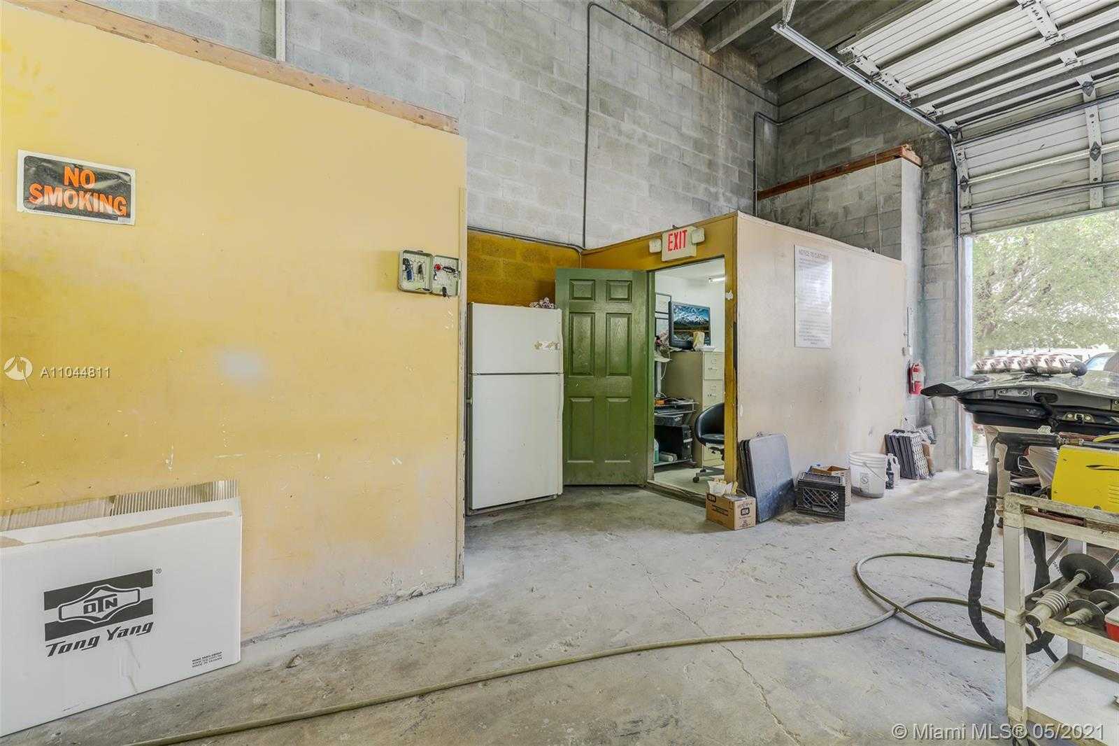 Small Image of 8027 NORTH WEST 66TH ST, Miami Number 37