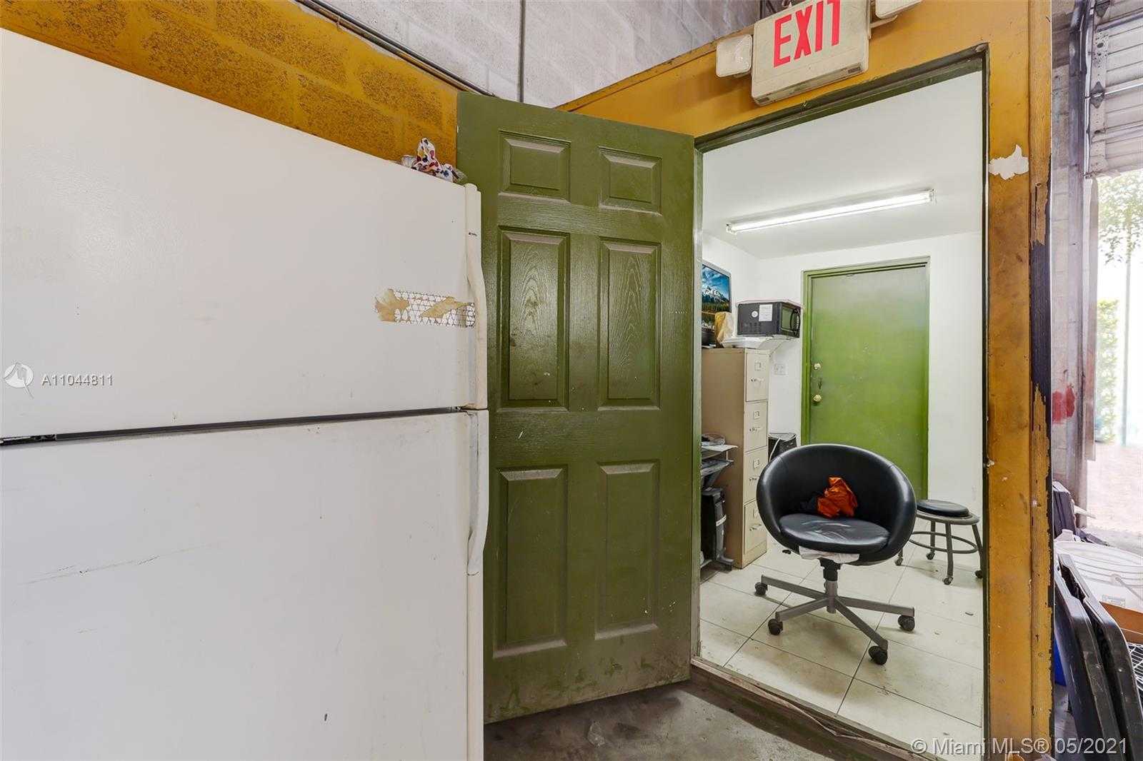 Small Image of 8027 NORTH WEST 66TH ST, Miami Number 38