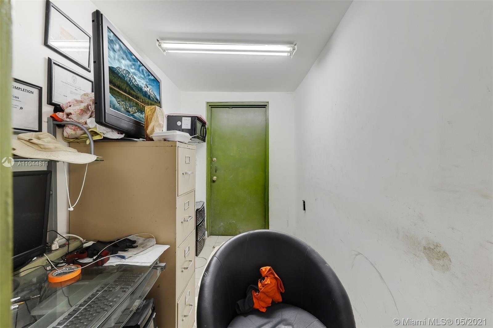 Small Image of 8027 NORTH WEST 66TH ST, Miami Number 39
