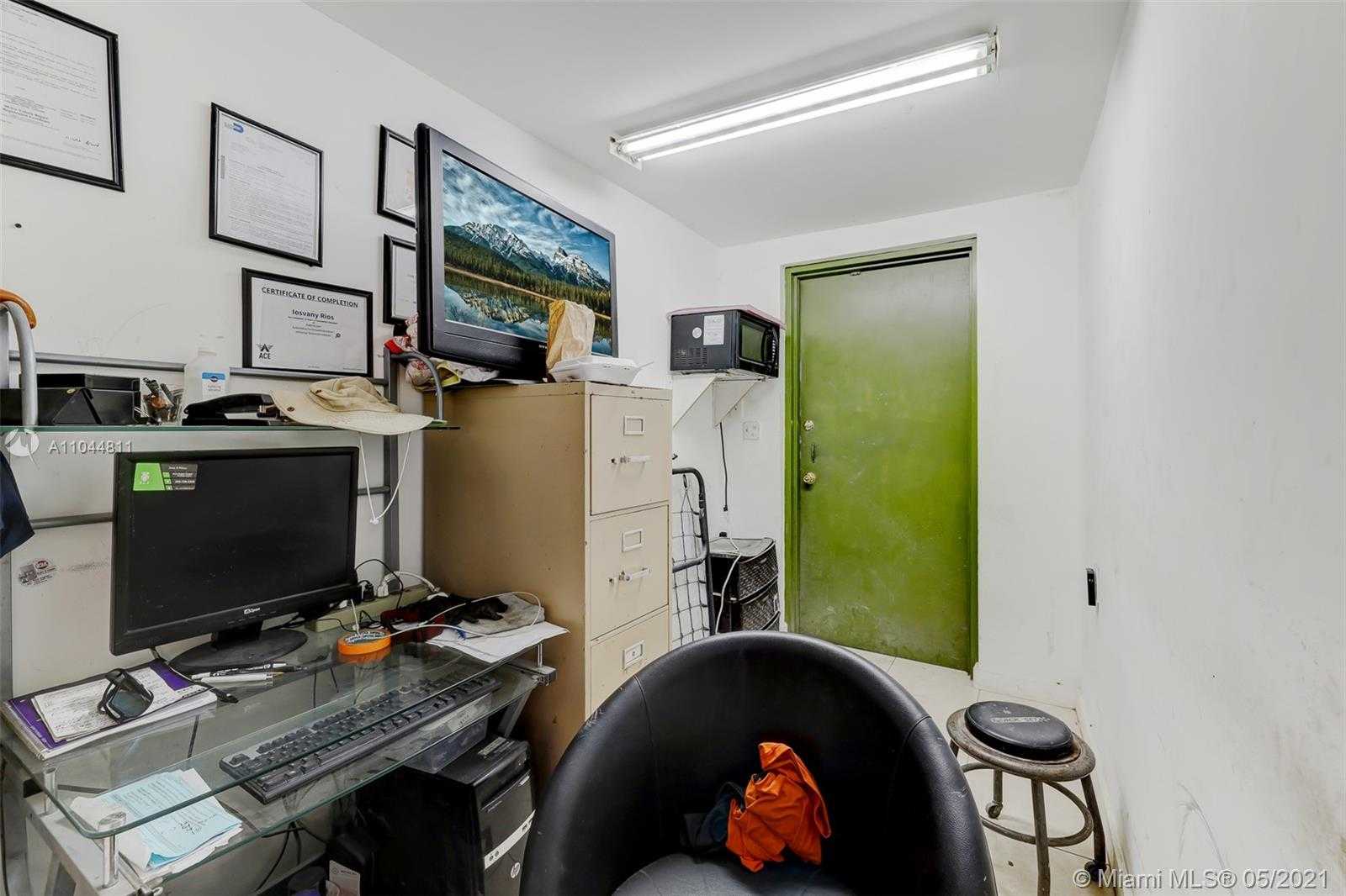 Small Image of 8027 NORTH WEST 66TH ST, Miami Number 40