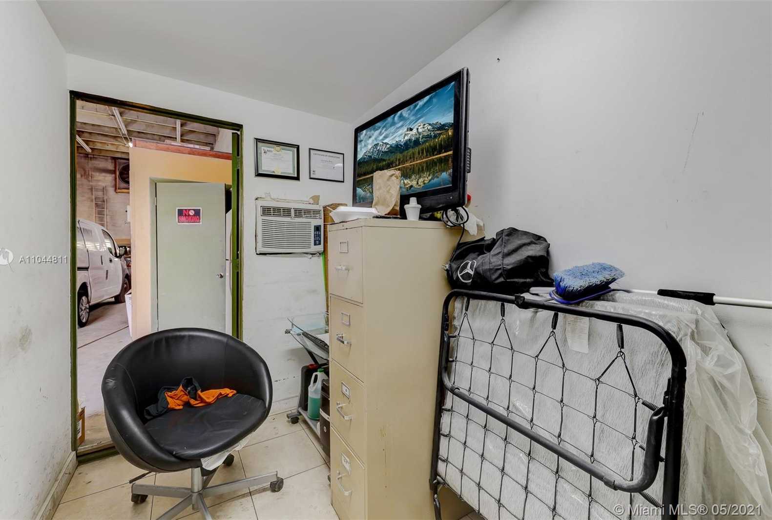 Small Image of 8027 NORTH WEST 66TH ST, Miami Number 41