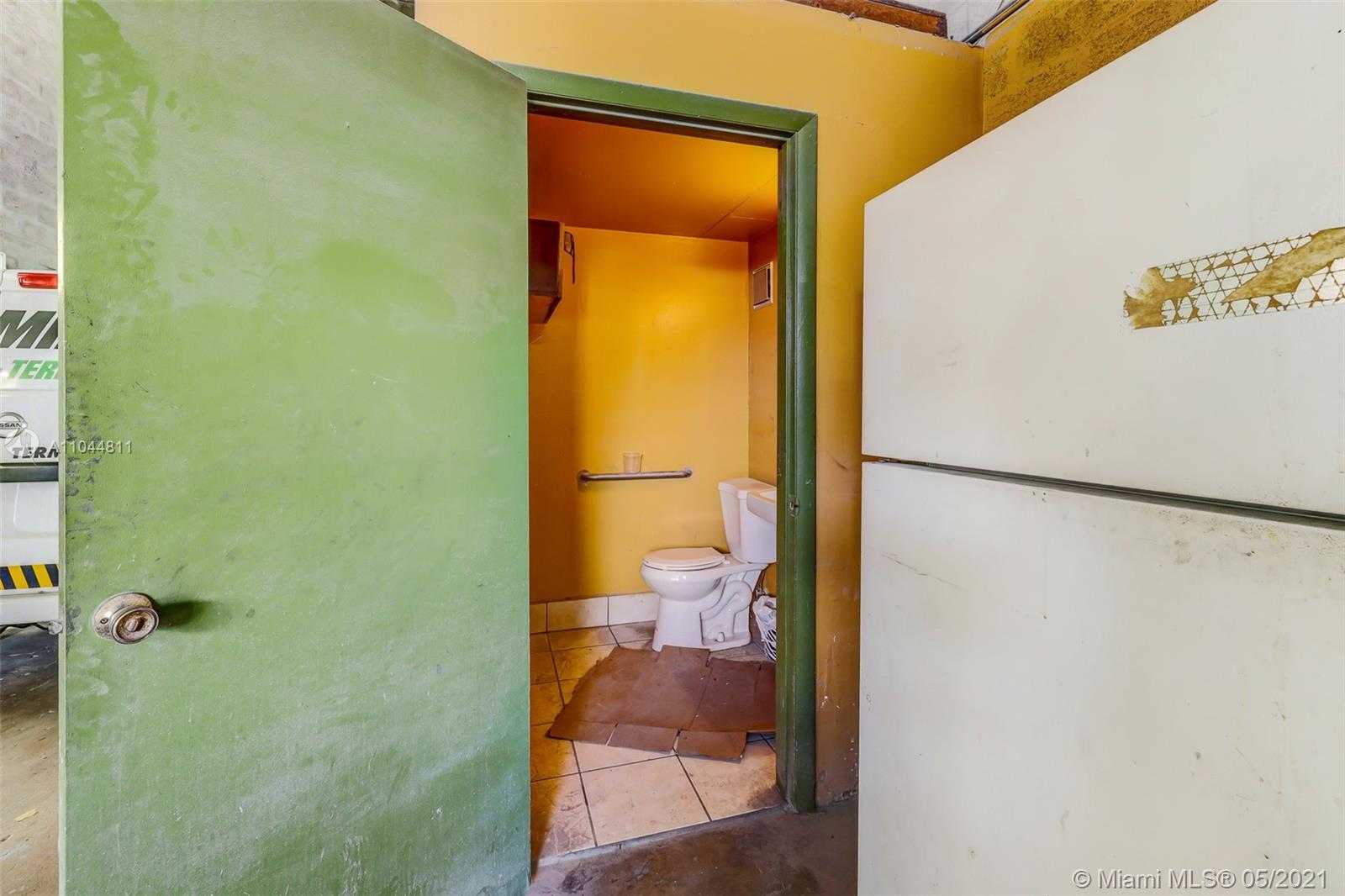 Small Image of 8027 NORTH WEST 66TH ST, Miami Number 42