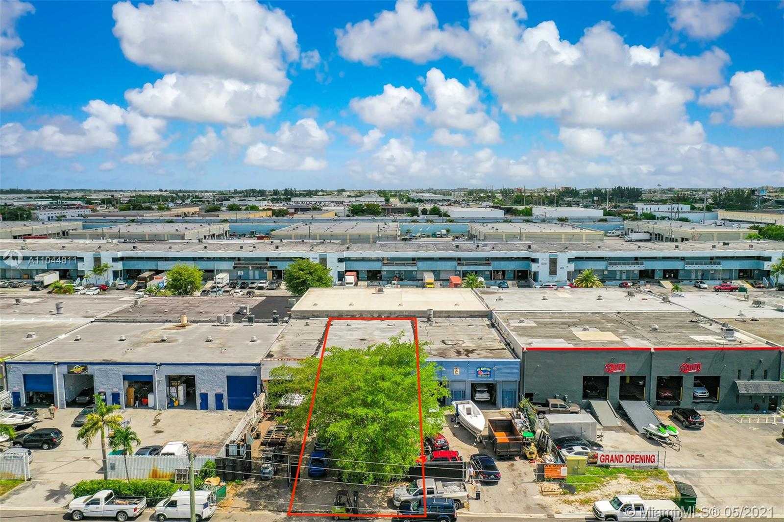 Small Image of 8027 NORTH WEST 66TH ST, Miami Number 5