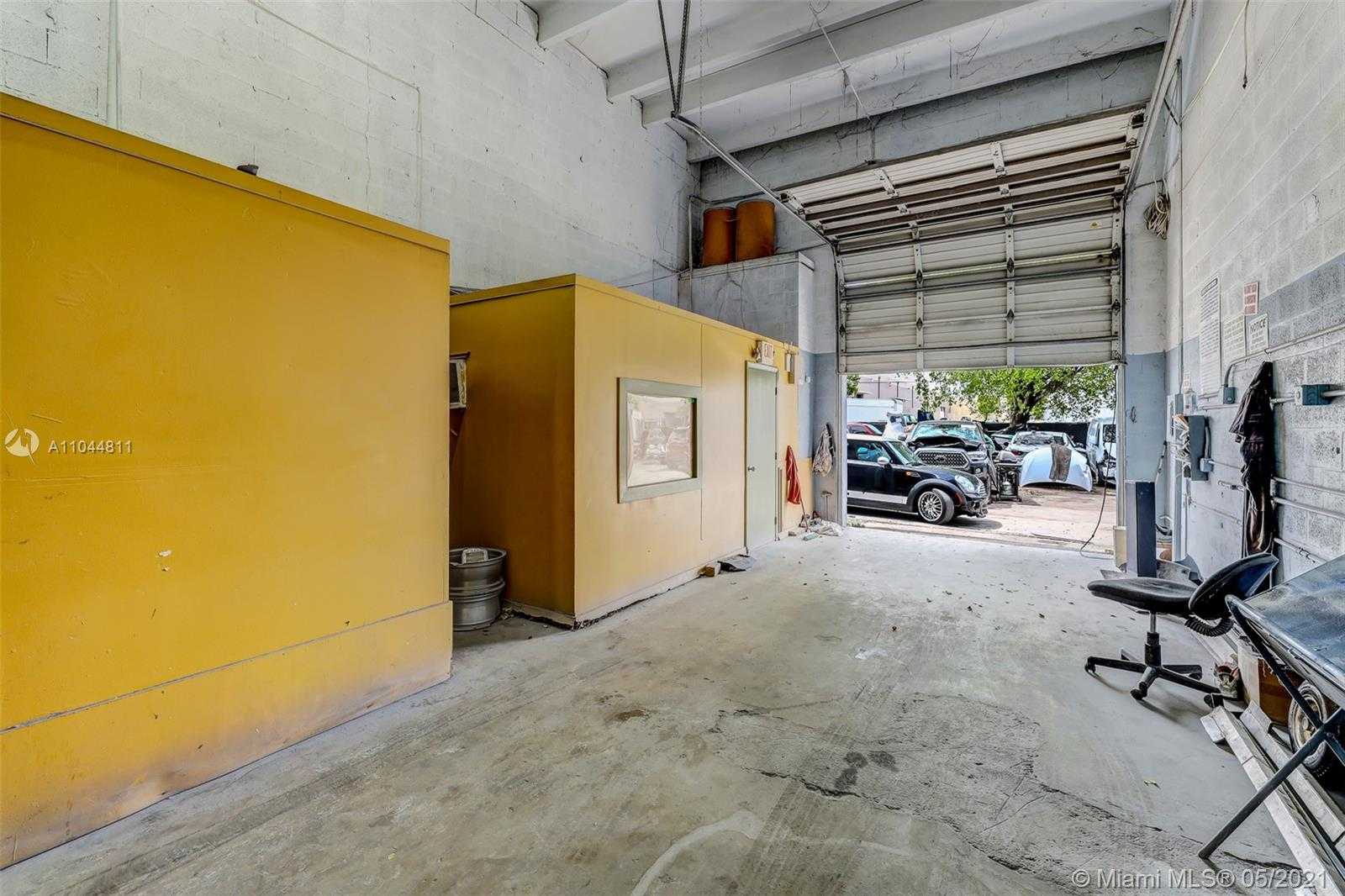 Small Image of 8027 NORTH WEST 66TH ST, Miami Number 54