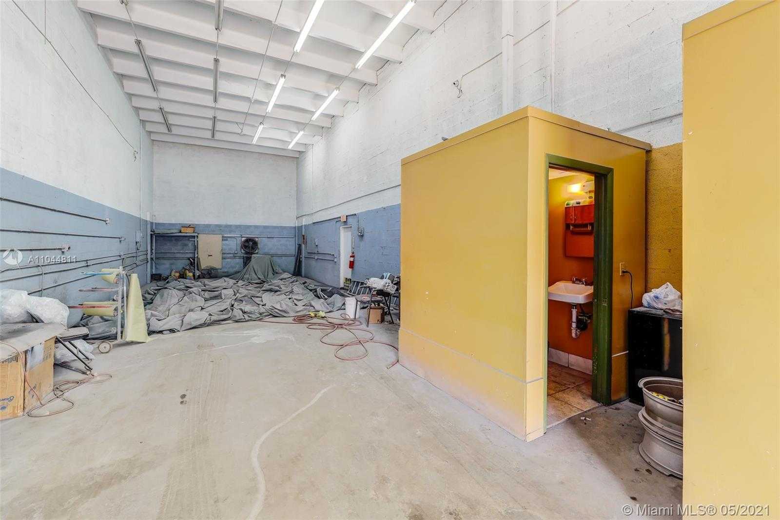 Small Image of 8027 NORTH WEST 66TH ST, Miami Number 59