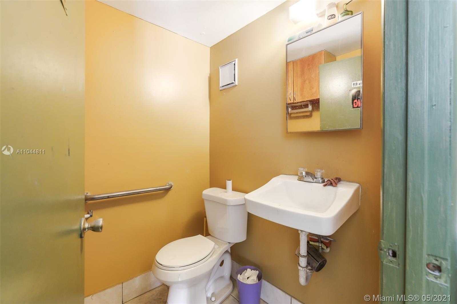 Small Image of 8027 NORTH WEST 66TH ST, Miami Number 60