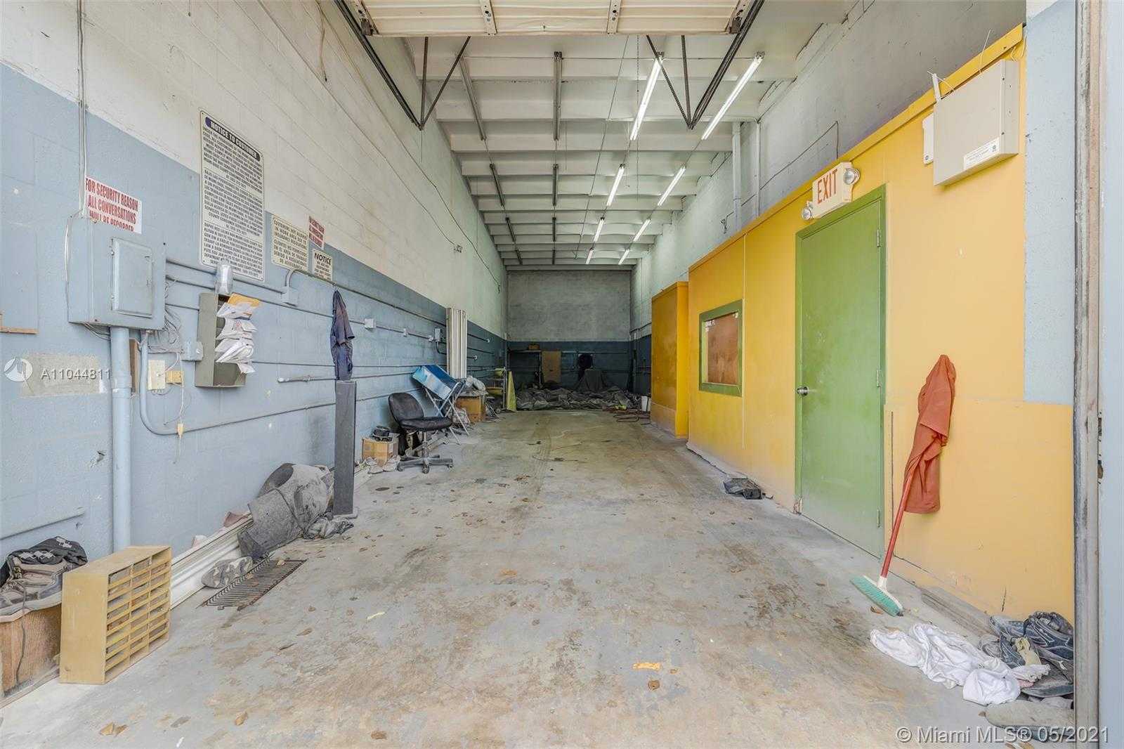 Small Image of 8027 NORTH WEST 66TH ST, Miami Number 61