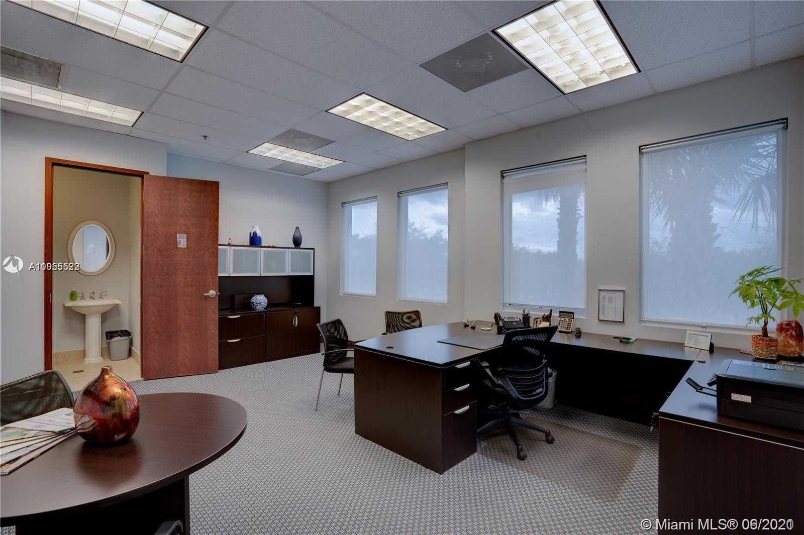 Small Image of 2893 EXECUTIVE PARK DR #204, Weston Number 5