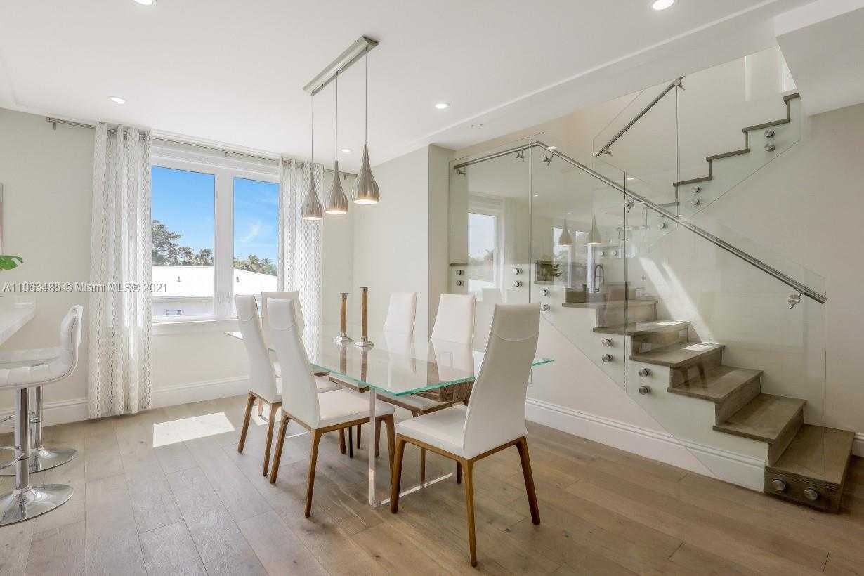 Small Image of 875 9TH ST S, Naples Number 3