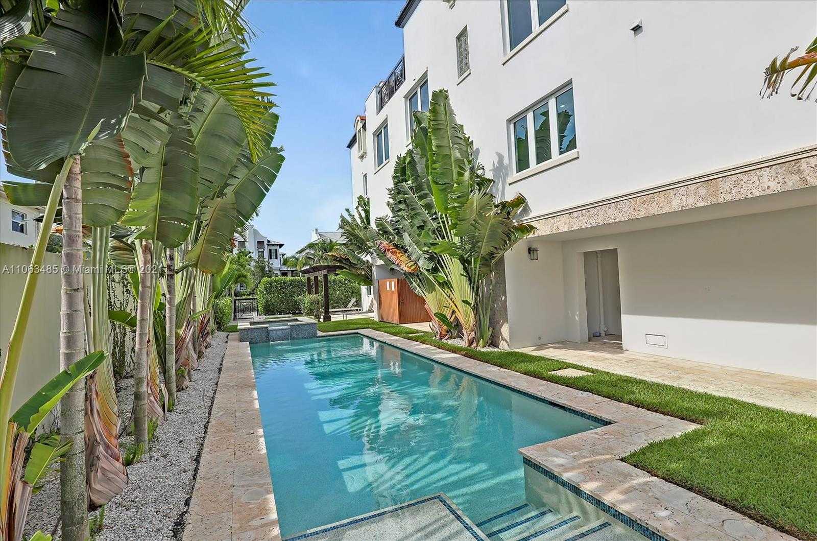 Small Image of 875 9TH ST S, Naples Number 40