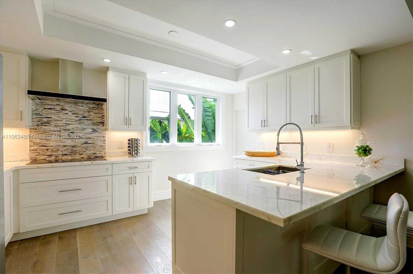 Small Image of 875 9TH ST S, Naples Number 5