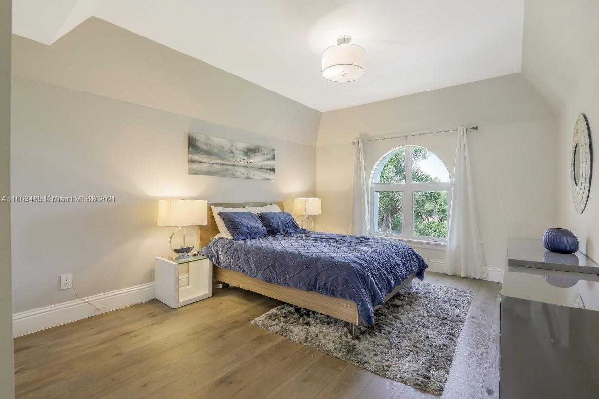 Small Image of 875 9TH ST S, Naples Number 58