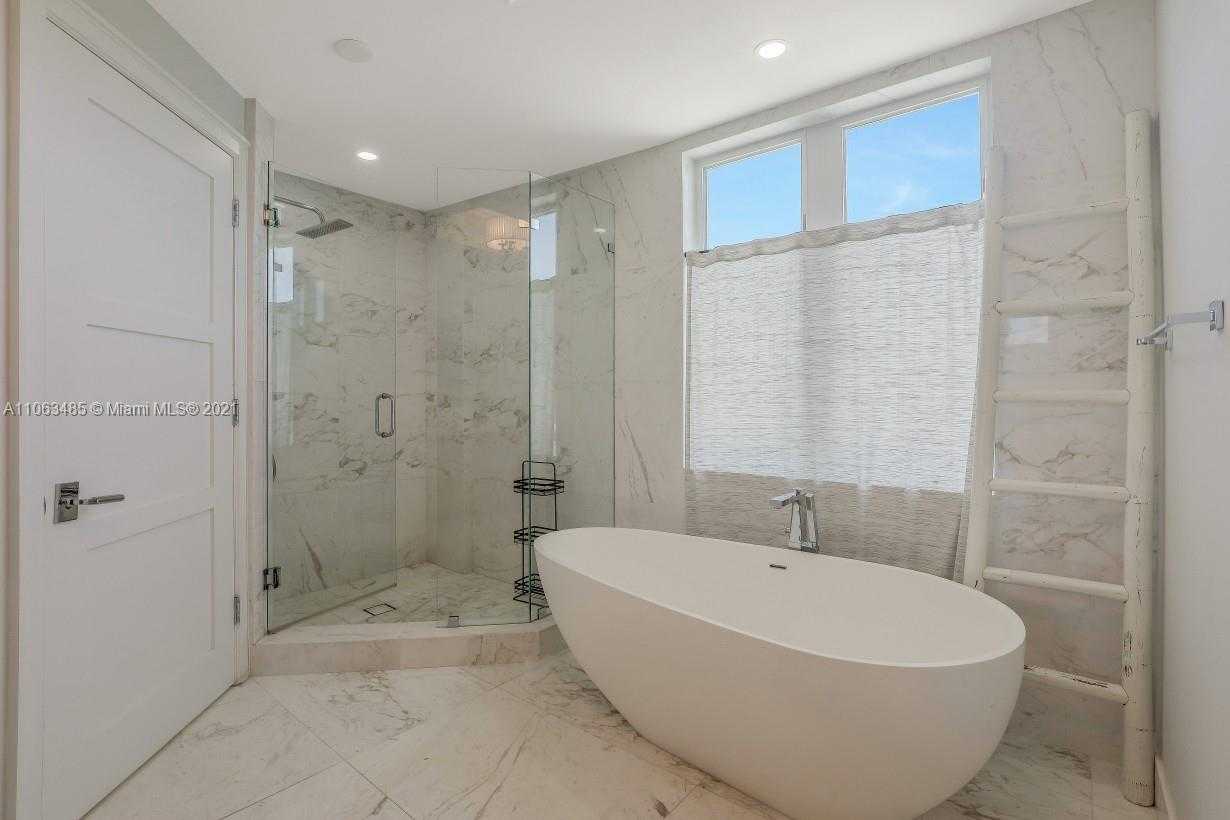 Small Image of 875 9TH ST S, Naples Number 61