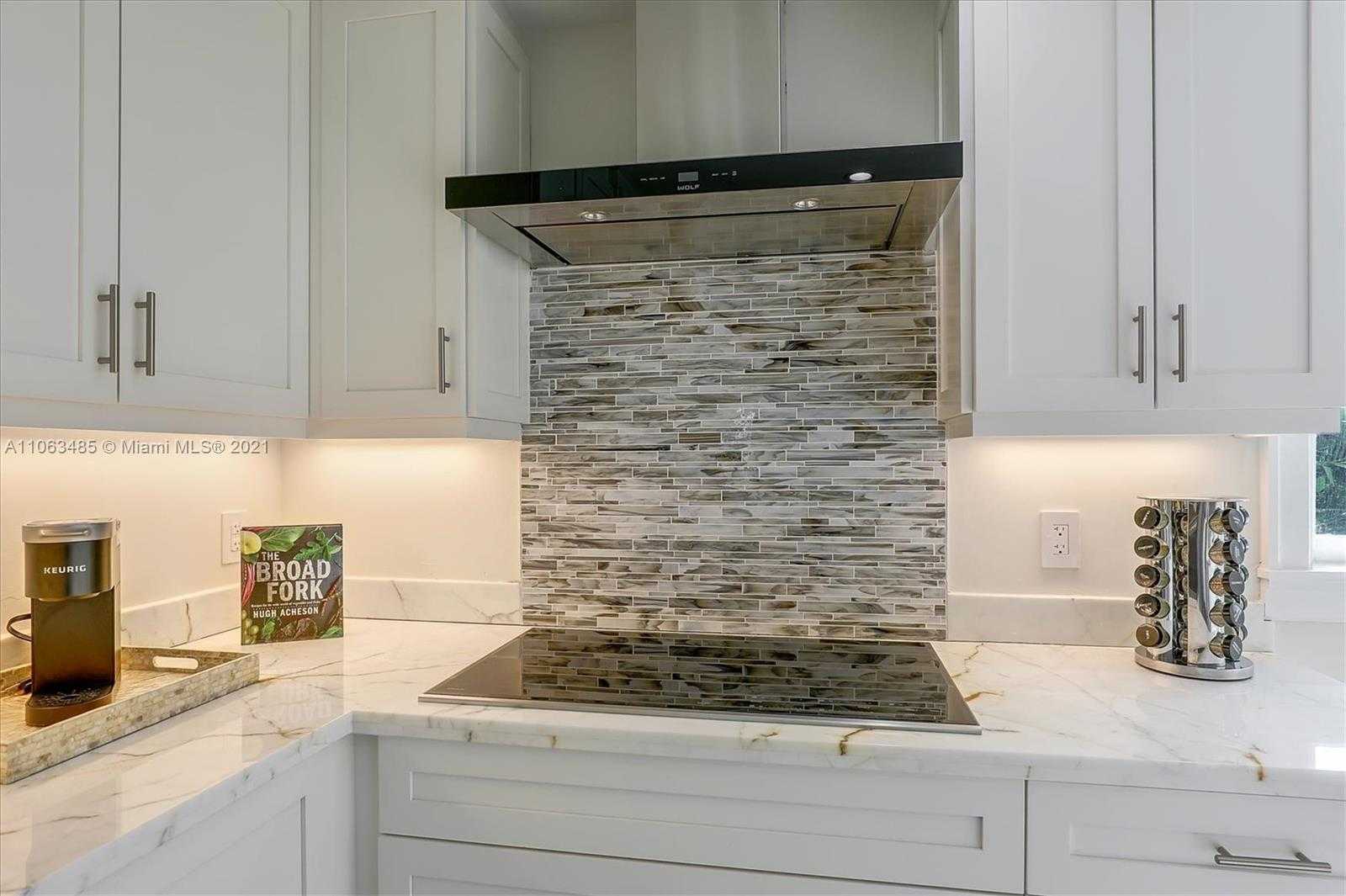 Small Image of 875 9TH ST S, Naples Number 7