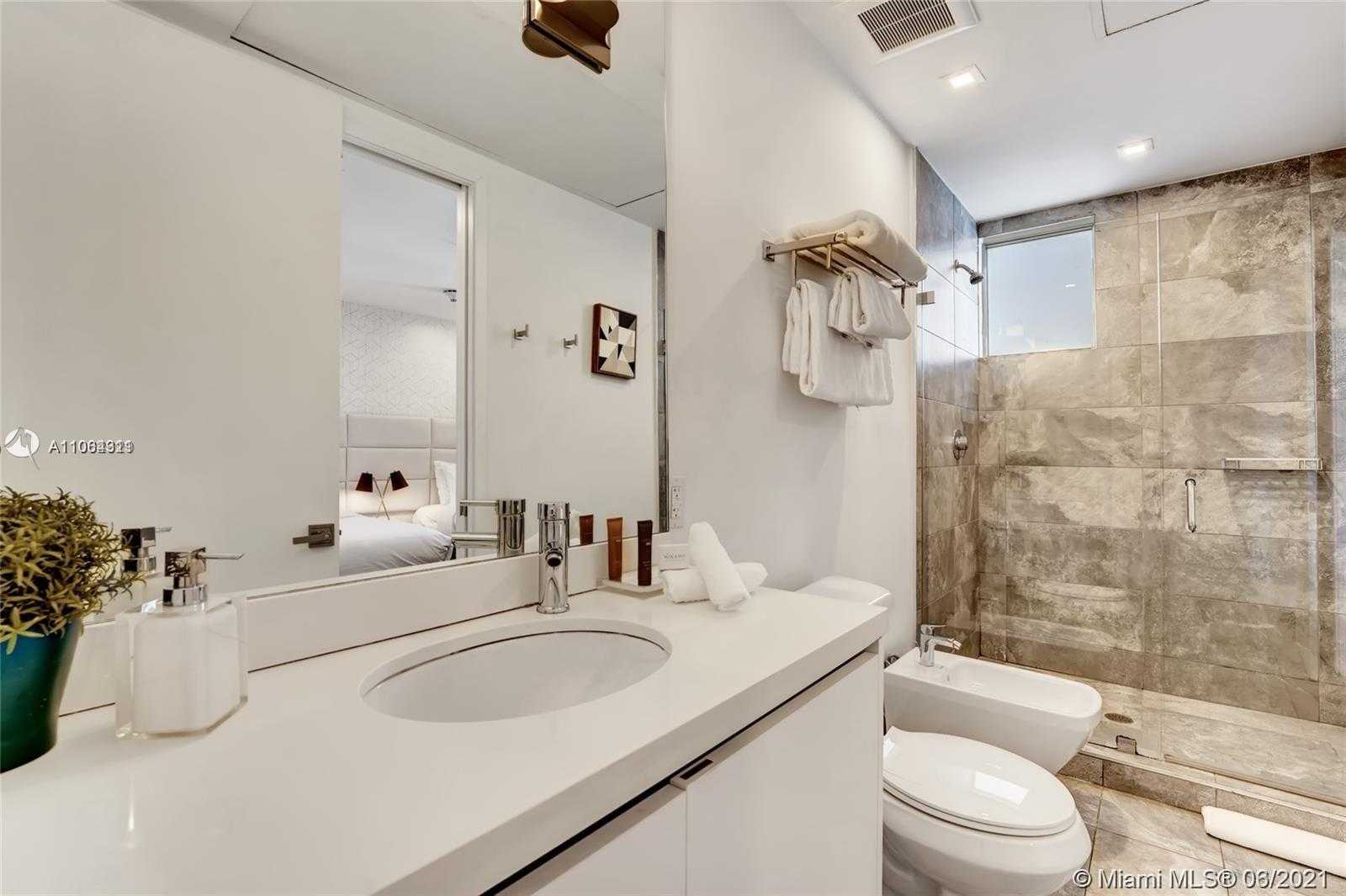 Small Image of 538 MERIDIAN AVE, Miami Beach Number 7