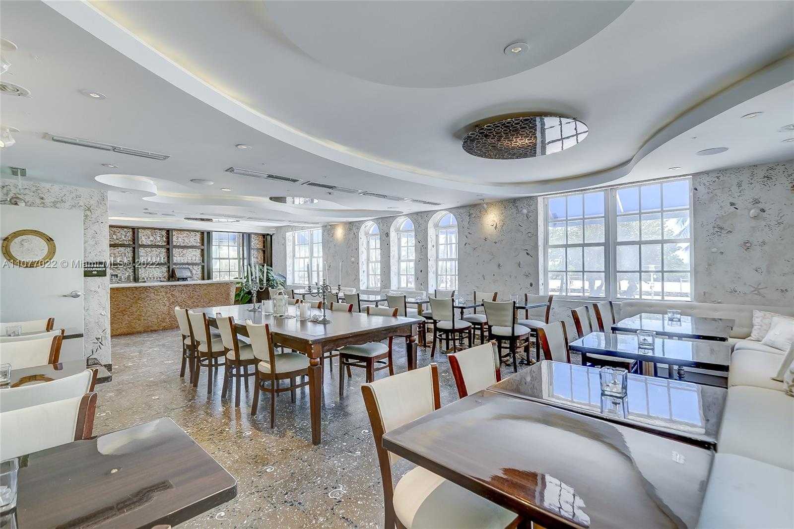 Small Image of 820 OCEAN DR, Miami Beach Number 14
