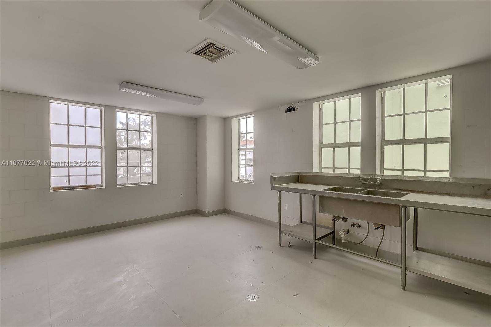 Small Image of 820 OCEAN DR, Miami Beach Number 44