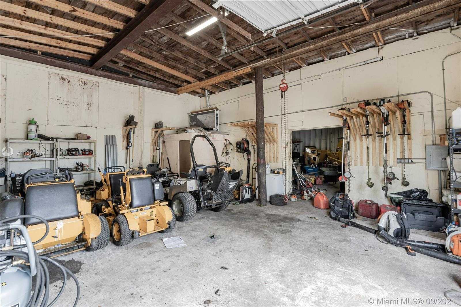 Small Image of 4609 SOUTH WEST 44TH AVE, Dania Beach Number 27