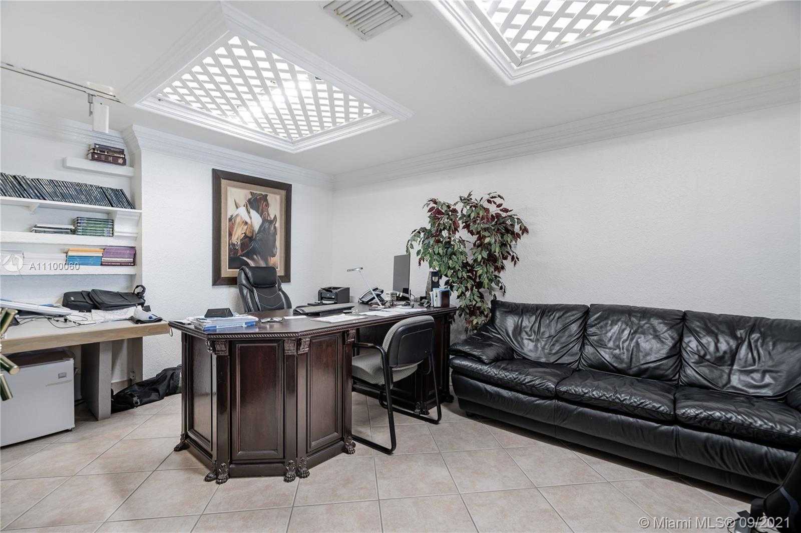 Small Image of 4609 SOUTH WEST 44TH AVE, Dania Beach Number 14