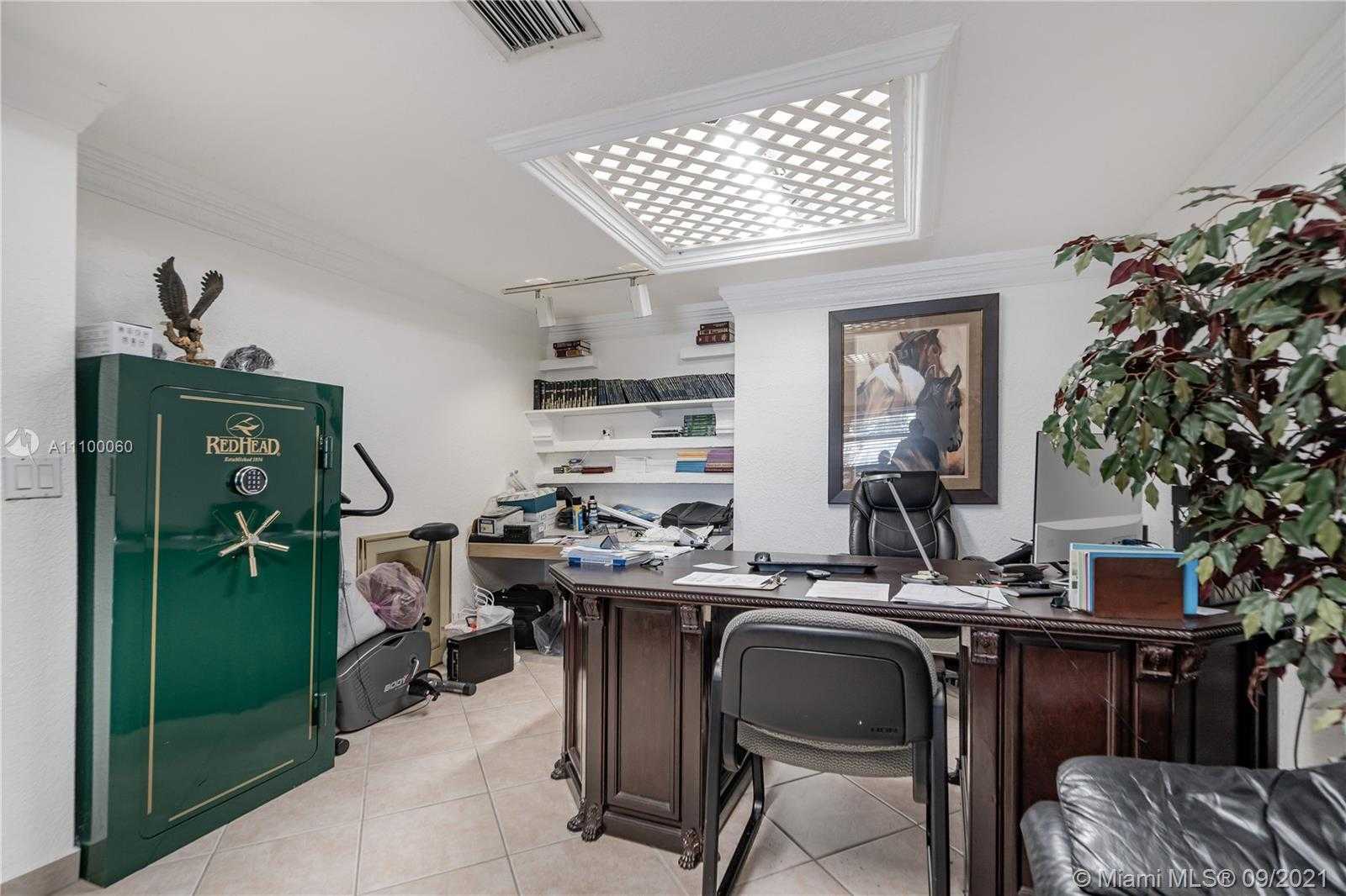 Small Image of 4609 SOUTH WEST 44TH AVE, Dania Beach Number 15